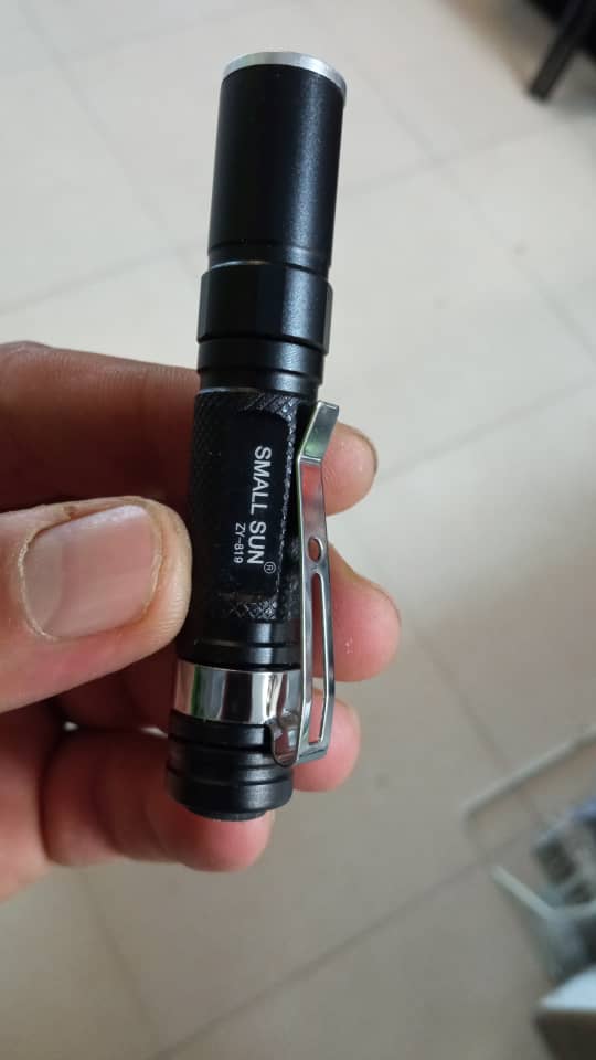 چراغ قوه زد وای ۸۱۰